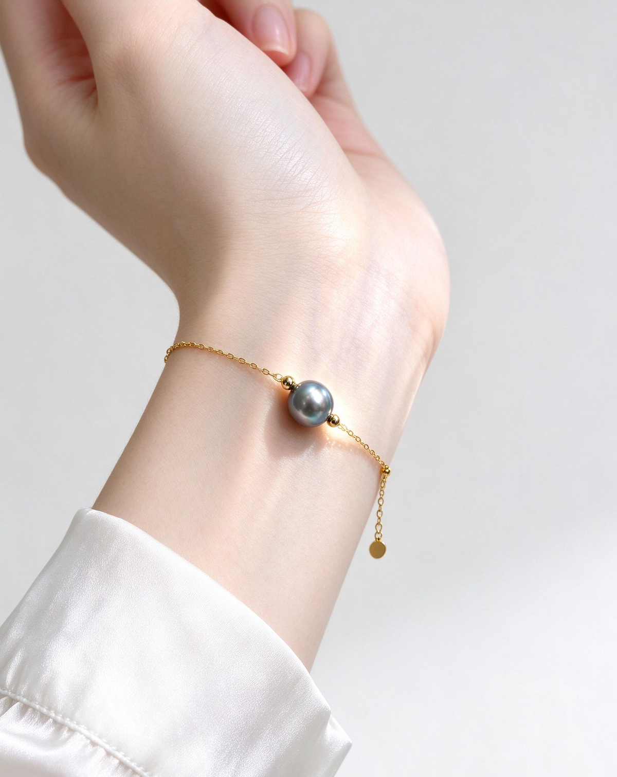 Evanescent Single Cultured Pearl Adjustable Bracelet