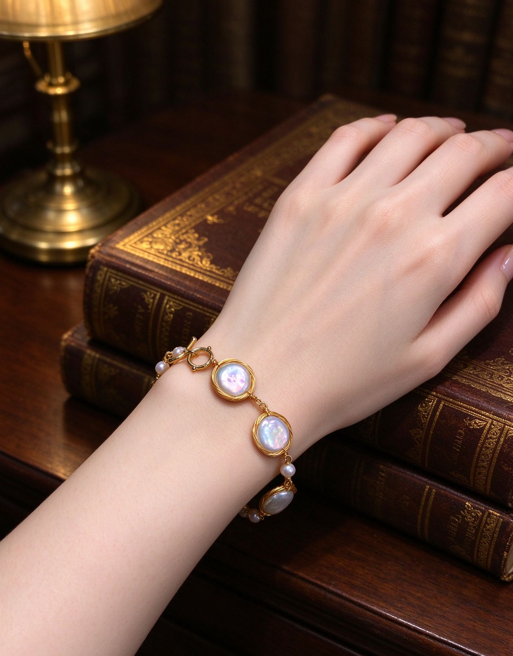 White Button Freshwater Pearl Bracelet, Approx. 14 mm