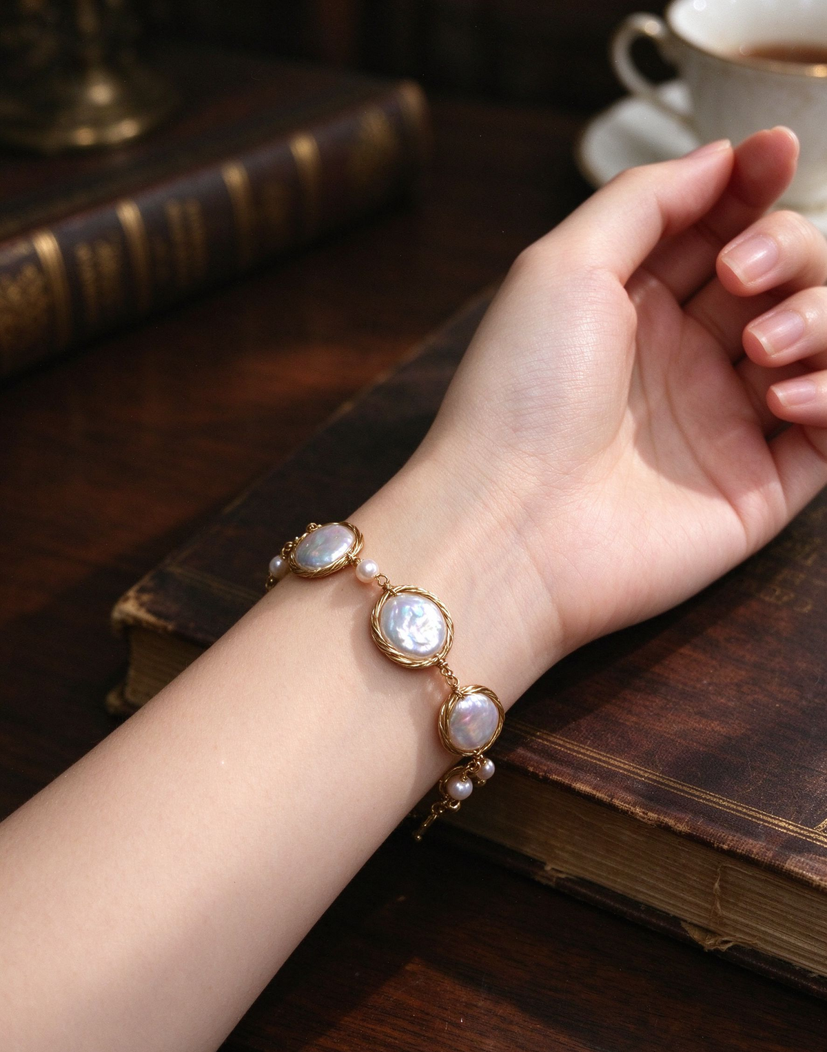 White Button Freshwater Pearl Bracelet, Approx. 14 mm